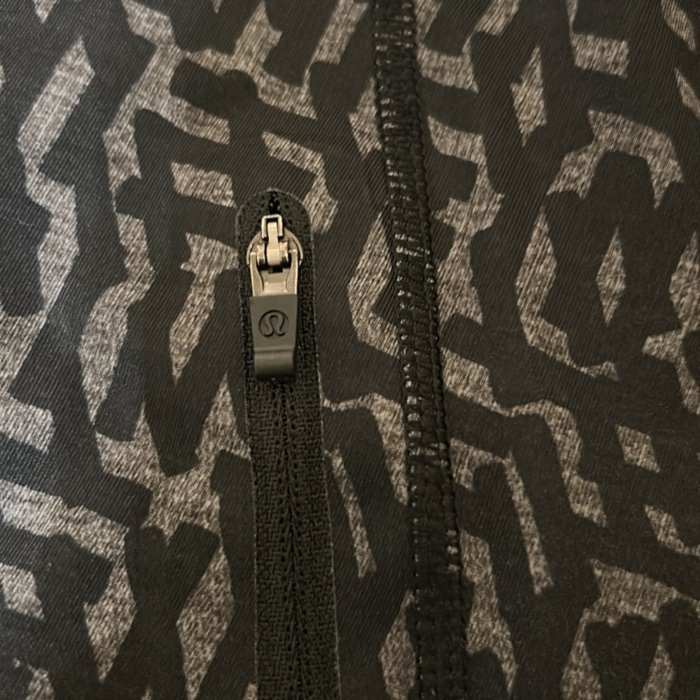 Lululemon - Picture 4 of 6
